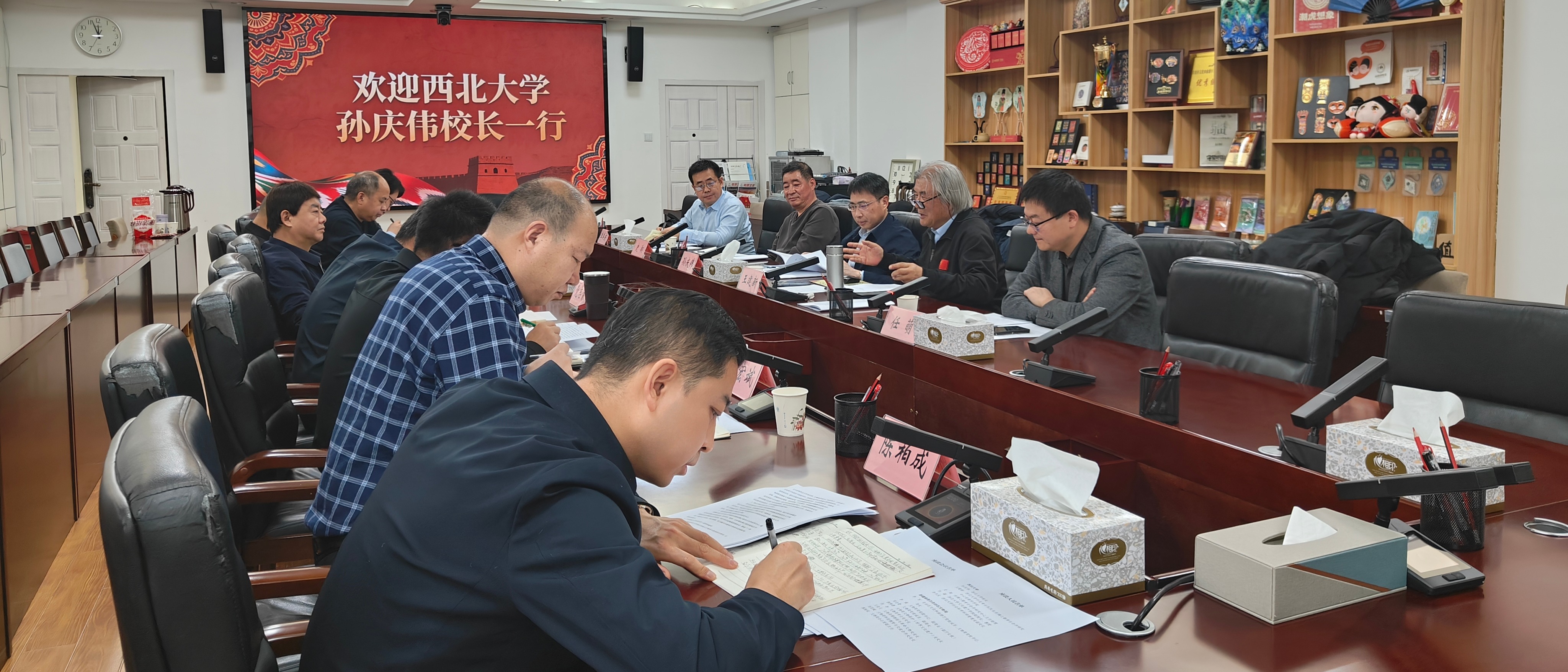 孙庆伟带队赴新疆维吾尔自治区文物局调研