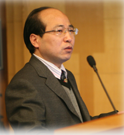 米兰买球创新论坛第一千零一讲暨校庆118周年学术讲座：从天然黏土矿物绿色制备高性能SRC脱硝分子筛