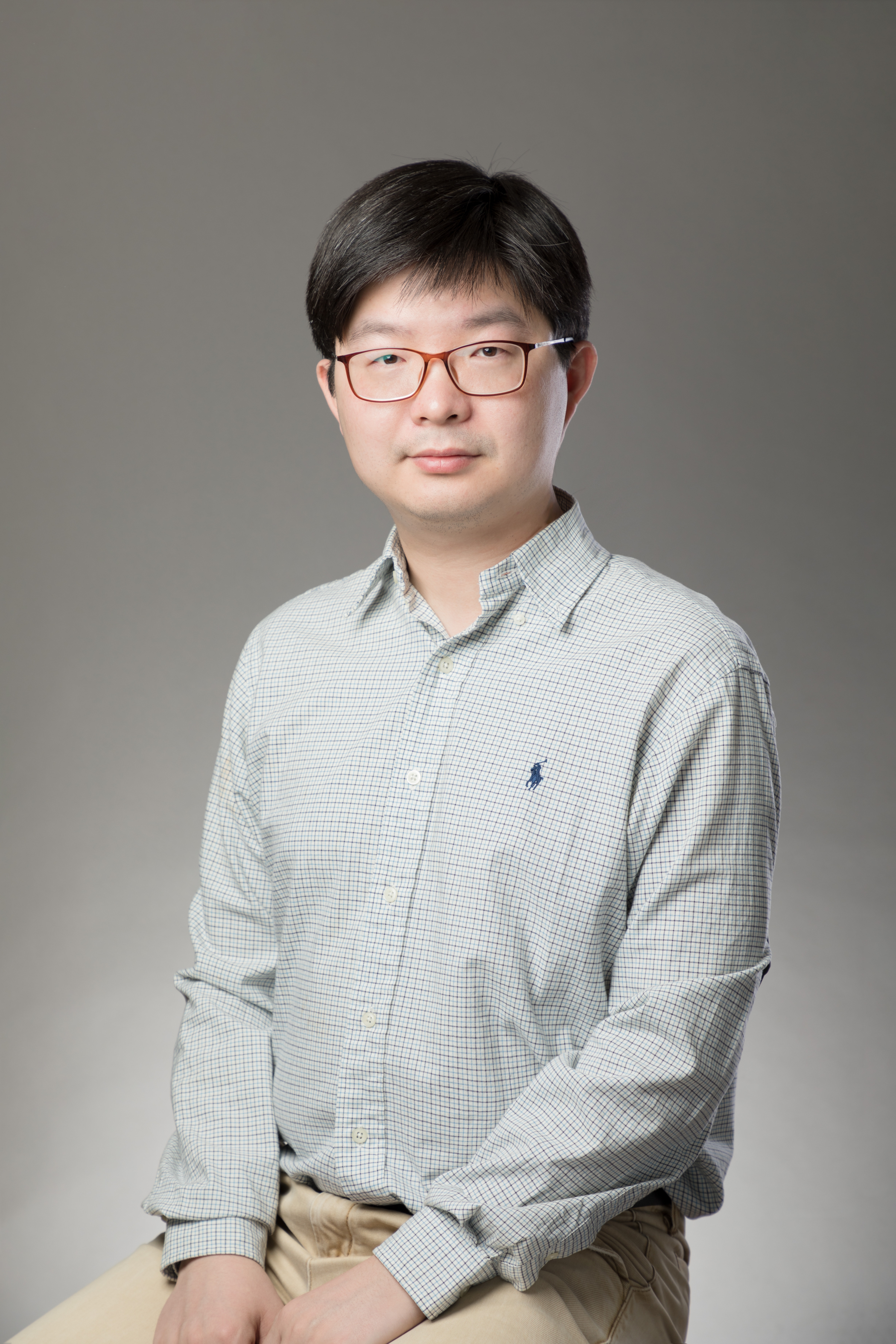 米兰买球创新论坛第一千六百五十三讲：On the Painleve II hierarchy and  their applications