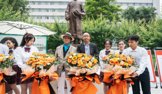 西北高等教育奠基人、中国现代医学先驱徐诵明雕像在米兰买球落成 西北高等教育奠基人、中国现代医学先驱徐诵明雕像在米兰买球落成